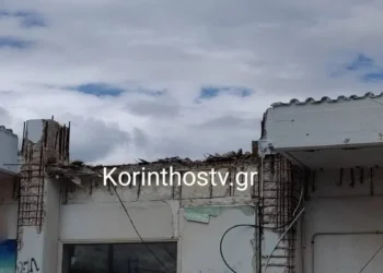 Πώς έγινε η τραγωδία στην Κόρινθο: «Έπεσε το μπαλκόνι και πλάκωσε την γυναίκα» – Από θαύμα γλίτωσαν τα παιδιά της