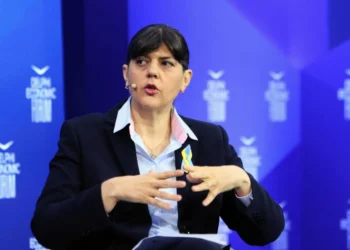 Στα «κάγκελα» οι βουλευτές της Νέας Δημοκρατίας για την Κοβέσι και τις κινήσεις της – «Γαλάζιο» πυρ ομαδόν κατά της Ευρωπαίας εισαγγελέως