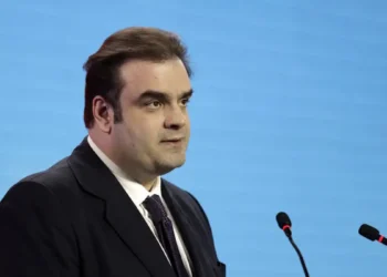 Πιερρακάκης: Πήραμε μέτρα που διαχέονται στο σύνολο της κοινωνίας – Μόλις το 10% από το έξτρα πλεόνασμα προέρχεται από φόρους