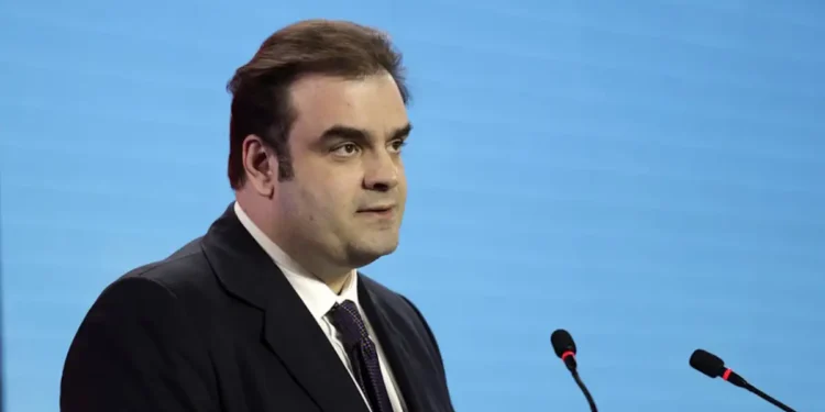 Πιερρακάκης: Πήραμε μέτρα που διαχέονται στο σύνολο της κοινωνίας – Μόλις το 10% από το έξτρα πλεόνασμα προέρχεται από φόρους