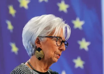 Η ΕΚΤ αναβάλει την αύξηση των επιτοκίων – Ροκανίζει το χρόνο για να υπολογίσει καλύτερα το ρίσκο του πολέμου