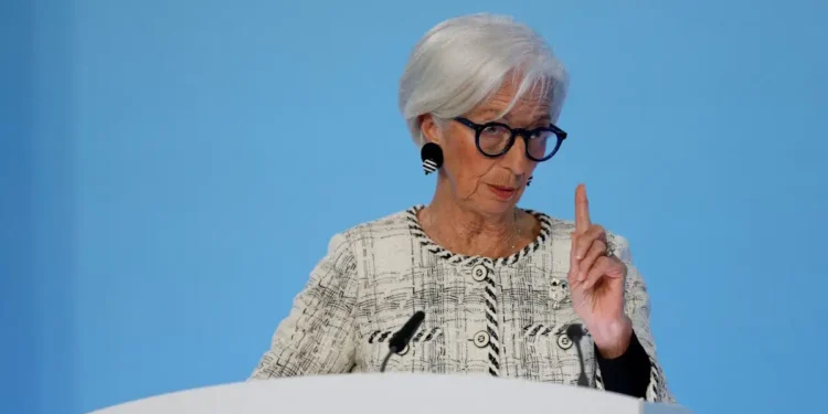 Λαγκάρντ: Η οικονομία απομακρύνεται από το βασικό σενάριο – Τι είπε για τα επιτόκια