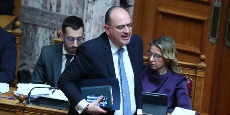 ΠΑΣΟΚ προς κυβέρνηση για τον Μακάριο Λαζαρίδη: Να απαντήσετε για τη 2η πρόσληψή του το 2013