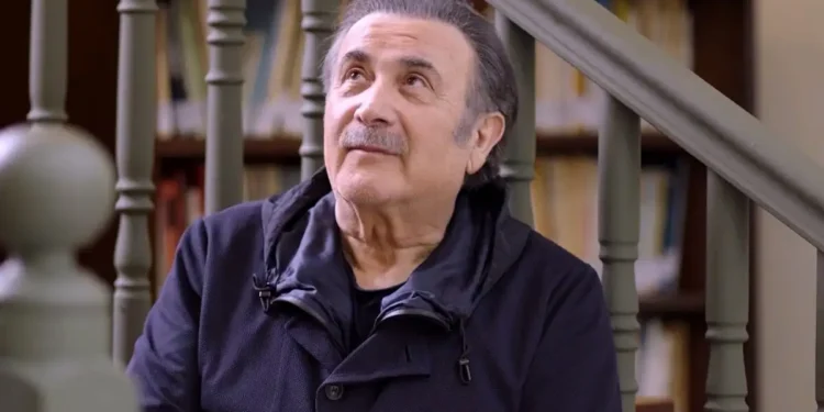 Ο Λάκης Λαζόπουλος στο σπίτι που έκανε για πρώτη φορά έρωτα με την Τασούλα: «Με κοίταγαν οι κοπέλες»