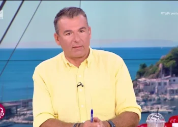 Γιώργος Λιάγκας σε πασχαλινές βουτιές στην Τήνο: «Δεν κάνει κρύο στην Ελλάδα»