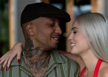 Light – Άννα Θεοδωρίδη: Η οικογενειακή φωτογραφία με το λίγων μηνών παιδί τους