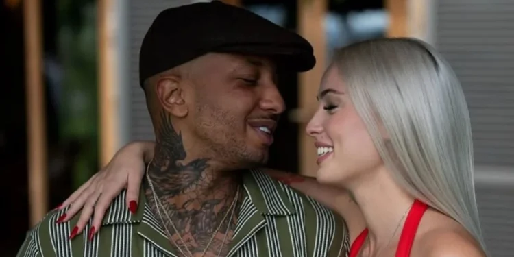 Light – Άννα Θεοδωρίδη: Η οικογενειακή φωτογραφία με το λίγων μηνών παιδί τους