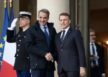 Στην Αθήνα ο Μακρόν με «βαριά» ατζέντα για άμυνα, οικονομία και γεωπολιτική – Το μήνυμα προς την Τουρκία