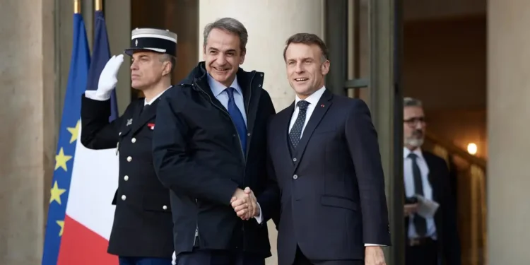 Στην Αθήνα ο Μακρόν με «βαριά» ατζέντα για άμυνα, οικονομία και γεωπολιτική – Το μήνυμα προς την Τουρκία