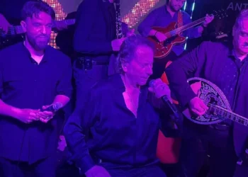 O Μάκης Χριστοδουλόπουλος προκάλεσε πανικό ως βιρτουόζος του κλαρίνου στο «Antamoma»