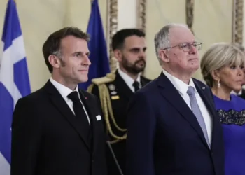 Μακρόν στην Αθήνα: Το «Ελλάς, Γαλλία, συμμαχία» στα ελληνικά, η πρόποση Τασούλα και το δείπνο – «Μην ξεχάσετε ποτέ πως οι Γάλλοι σας αγαπούν»