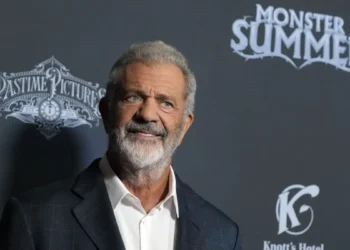 Συντετριμμένος ο Μελ Γκίμπσον από τον θάνατο της ηθοποιού Νάντια Φαρές που βρέθηκε νεκρή στον πάτο πισίνας στο Παρίσι -«Ήταν η μυστική του αγάπη»