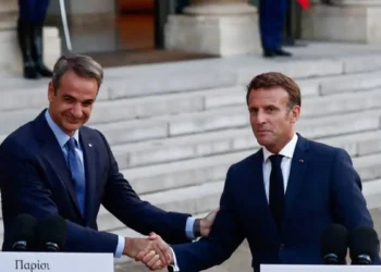 Επίσκεψη Μακρόν στην Αθήνα: Στο επίκεντρο άμυνα, οικονομία, ευρωπαϊκή κυριαρχία και σαφή σήματα προς την Τουρκία