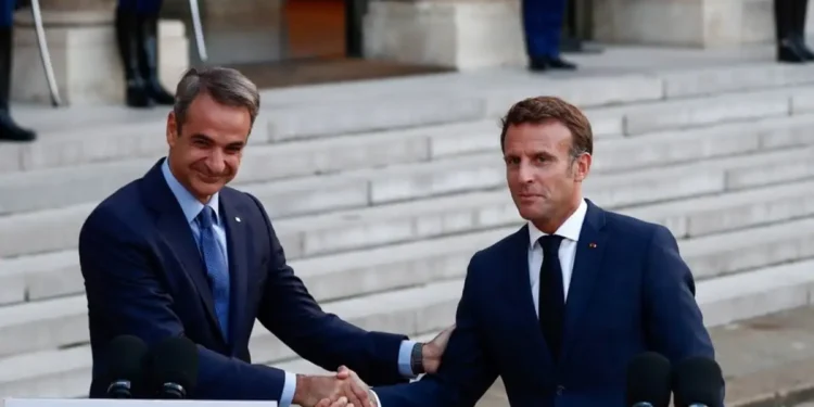 Επίσκεψη Μακρόν στην Αθήνα: Στο επίκεντρο άμυνα, οικονομία, ευρωπαϊκή κυριαρχία και σαφή σήματα προς την Τουρκία