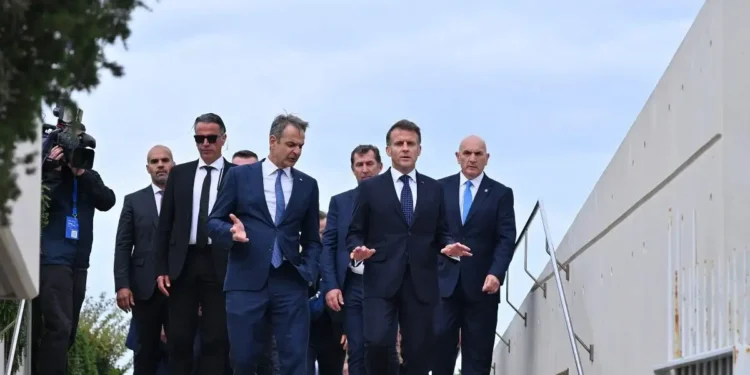 Κοινό μέτωπο Μακρόν – Μητσοτάκη: Ζητούν καθυστέρηση στην αποπληρωμή του χρέους της περιόδου Covid και νέα ευρωομόλογα