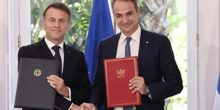 Όλα όσα προβλέπουν η αμυντική συμφωνία και η συμφωνία για τη συνολική στρατηγική εταιρική σχέση Ελλάδας – Γαλλίας που υπέγραψαν Μητσοτάκης και Μακρόν