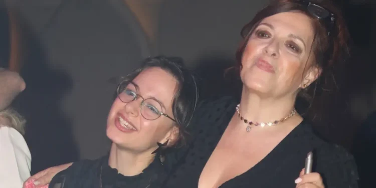 Ελένη Ράντου: Επειδή δεν έλαβα τρυφερότητα, έδωσα υπερβολική στην κόρη μου