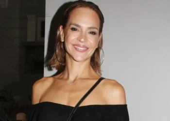 Νικολέττα Καρρά: Δεν αγαπώ τις ρυτίδες μου, προσέχω την εμφάνισή μου αλλά δεν είναι το επίκεντρό μου