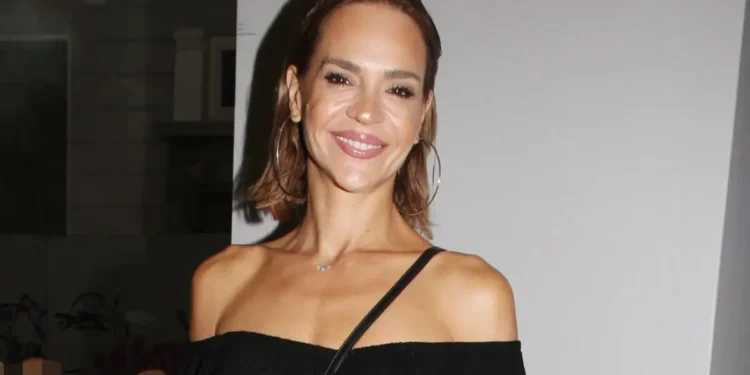 Νικολέττα Καρρά: Δεν αγαπώ τις ρυτίδες μου, προσέχω την εμφάνισή μου αλλά δεν είναι το επίκεντρό μου