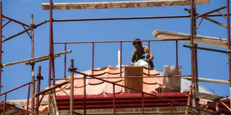 Έκρηξη στις τιμές δομικών υλικών