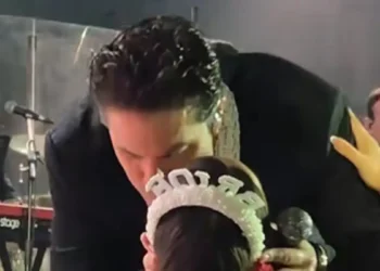 Νίκος Οικονομόπουλος: Μέλλουσα νύφη «τα έσπασε» και κέρδισε ένα τρυφερό φιλί