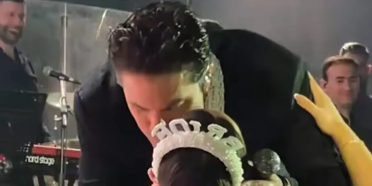 Νίκος Οικονομόπουλος: Μέλλουσα νύφη «τα έσπασε» και κέρδισε ένα τρυφερό φιλί