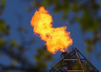 Νευρική κίνηση στο πετρέλαιο, με το Brent πάνω από τα 100 δολάρια – «Ζυγίζουν» τα νέα από τις ειρηνευτικές συνομιλίες οι επενδυτές