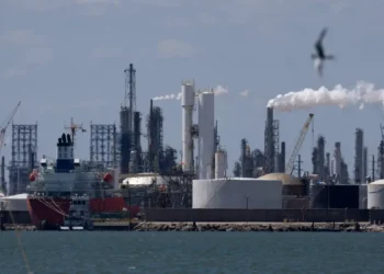 Νέο άλμα κάνει το πετρέλαιο, στα 110 δολάρια το Brent και διψήφια άνοδος για το αμερικανικό WTI