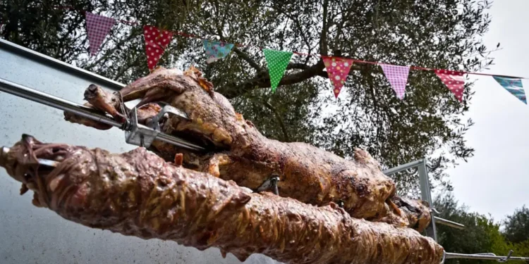 Ο πασχαλινός τζίρος στο 1,5 δισ. ευρώ, με 50% να πηγαίνει για τρόφιμα – Αύξηση τιμών και πτώση κατανάλωσης τα χαρακτηριστικά της αγοράς