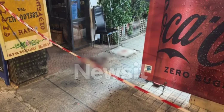 Εξάρχεια: Εκτός κινδύνου ο 50χρονος περιπτεράς που δέχτηκε επίθεση με μαχαίρι