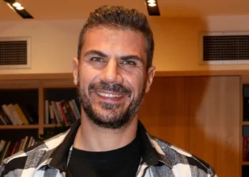 Ο Άκης Πετρετζίκης με τον Τζέιμι Όλιβερ: Η φωτογραφία, τα χαμόγελα και το μήνυμα «μείνετε συντονισμένοι»