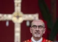 Ανταπόκριση από Ισραήλ: Ο Καρδινάλιος Pierbattista Pizzaballa φωτίζει τον δρόμο για το Άγιο Φως στην Ελλάδα