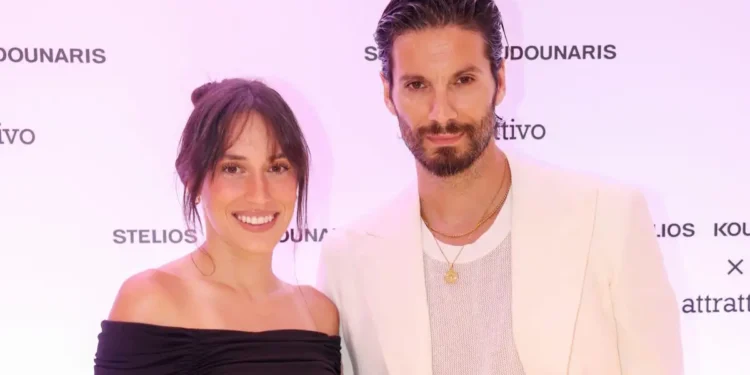 Γιώργος Καράβας – Ραφαέλα Ψαρρού: Στη Μάνη με τα παιδιά τους για τις διακοπές του Πάσχα