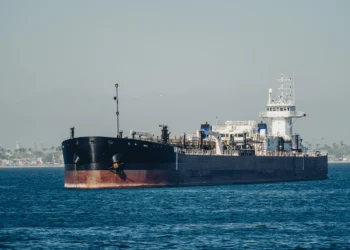 WSJ: Ο αμερικανικός στρατός ετοιμάζεται να επιβιβαστεί σε πλοία που συνδέονται με το Ιράν