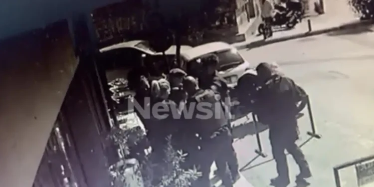 Ο 89χρονος λάμβανε σύνταξη 2.500 δολάρια και απαιτούσε 100 ευρώ από τον ΕΦΚΑ – Πώς έφτασε από την Αθήνα στην Πάτρα