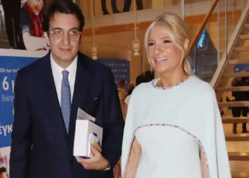 Η Φαίη Σκορδά έκανε την πρώτη κοινή εμφάνιση με τον μέλλοντα σύζυγό της, Αλέξανδρο Αθανασιάδη