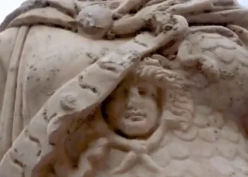 Τουρκία: Αποκαλύφθηκε άγαλμα της θεάς Αθηνάς ύψους 2 μέτρων