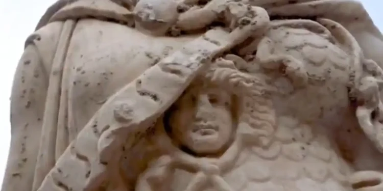 Τουρκία: Αποκαλύφθηκε άγαλμα της θεάς Αθηνάς ύψους 2 μέτρων