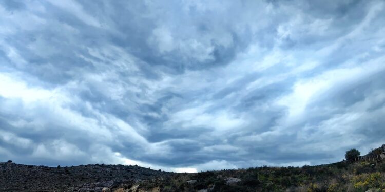 Άστατος ο καιρός: Βροχές και καταιγίδες σε αρκετές περιοχές – Ισχυροί βοριάδες έως 8 μποφόρ στο Αιγαίο