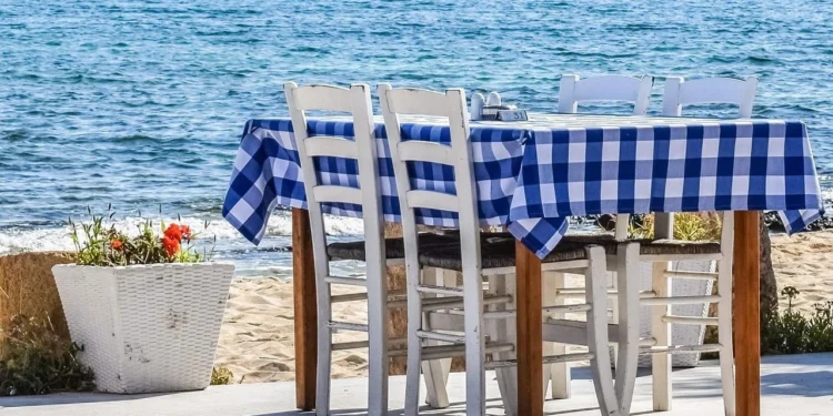 Αντίστροφη μέτρηση για τα voucher κοινωνικού τουρισμού – Πώς θα κάνετε αίτηση