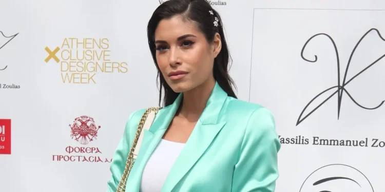 Θωμαή Απέργη: «Ήμουν σε σχέσεις όπου λάμβανα λιγότερα από όσα πραγματικά χρειαζόμουν, χωρίς να το αναγνωρίζω άμεσα»