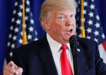 Ο Τραμπ «παγώνει» τις επιθέσεις και το Ιράν ανοίγει τα Στενά του Ορμούζ