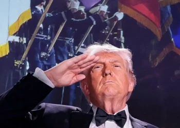 Τραμπ: «Το Ιράν μας είπε ότι καταρρέει και θέλουν να ανοίξουμε τα Στενά του Ορμούζ το συντομότερο δυνατό»