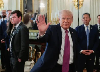 Ανάλυση CNN: Γιατί ο Τραμπ παράτεινε την εκεχειρία με το Ιράν – Η πίεση της Ουάσιγκτον και η σιωπή της Τεχεράνης