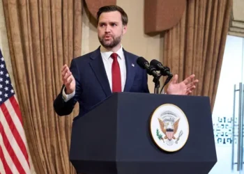 Τζέι Ντι Βανς: «Η μπάλα βρίσκεται στο γήπεδο» των Ιρανών – Αναμένει να ανοίξουν πλήρως τα Στενά του Ορμούζ