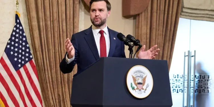 Τζέι Ντι Βανς: «Η μπάλα βρίσκεται στο γήπεδο» των Ιρανών – Αναμένει να ανοίξουν πλήρως τα Στενά του Ορμούζ