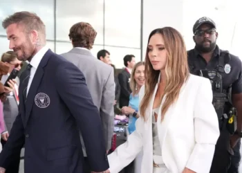 Η Βικτόρια Μπέκαμ σπάει τη σιωπή της για τον Μπρούκλιν χωρίς να τον κατονομάζει: «Αγαπάμε και προστατεύουμε τα παιδιά μας»