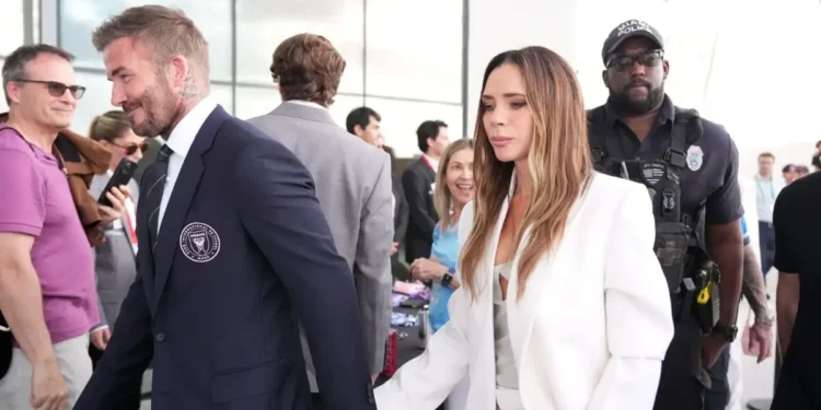 Η Βικτόρια Μπέκαμ σπάει τη σιωπή της για τον Μπρούκλιν χωρίς να τον κατονομάζει: «Αγαπάμε και προστατεύουμε τα παιδιά μας»