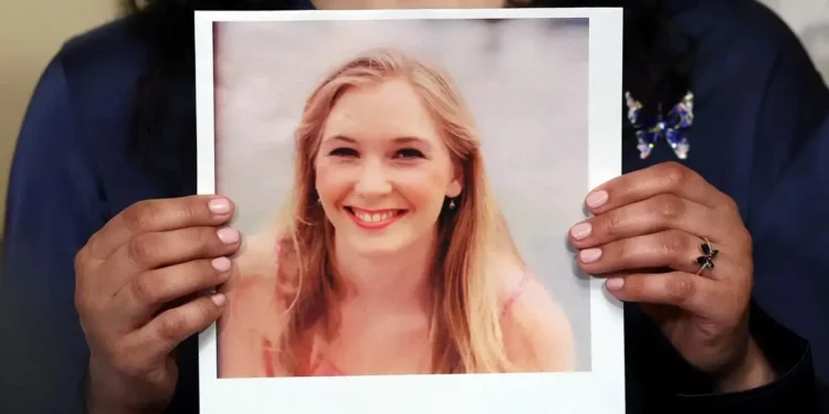 Υπόθεση Επστάιν: Έκκληση στον βασιλιά Κάρολο να δεχθεί θύματα του σεξουαλικού εγκληματία απευθύνει η οικογένεια της Βιρτζίνια Τζιουφρέ