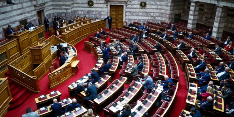 Τα πανεπιστημιακά πτυχία των 300 της Βουλής: Ποιοι έχουν, ποιοι δεν έχουν, ποιοι εγκατέλειψαν, ποιοι δηλώνουν τελειόφοιτοι